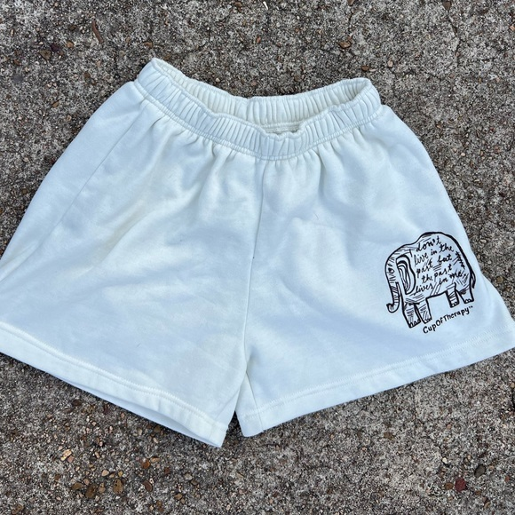 Cup of Therapy Women’s Shorts Sweat Size S Elephant Graphic Lounge Cream - Picture 1 of 6